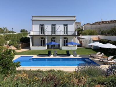 Luxusvilla mit privatem Pool im Herzen eines traditionellen Algarve-Dorfes
