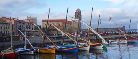Collioure et ses barques catalanes.
