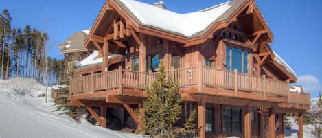 Silver Star Chalet - 3BR/4.5BA + loft Luxury Ski-in/out home