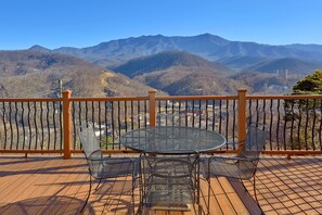 Mountain View and City of Gatlinburg in winter time.