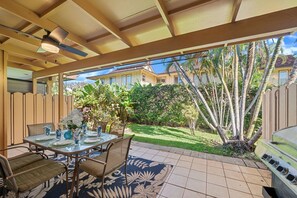Puamana 153-4 Covered Lanai Seating for 6