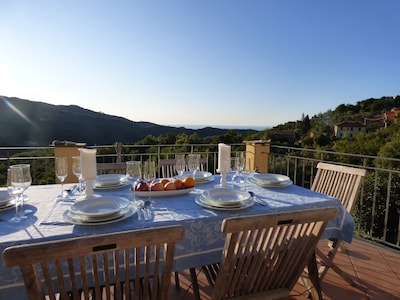 Casa Alvise. Spacious apartment for 6 people, large terrace with sea view