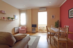 Living and dinning room.