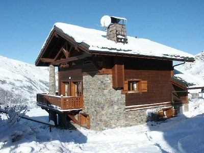 Luxury Chalet with sauna, located right on the piste in Les Menuires  