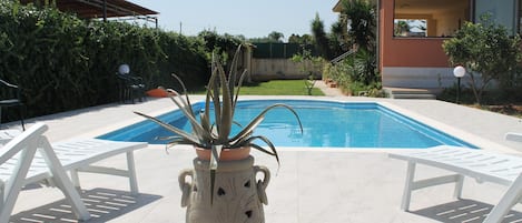 villa rilassante  con piscina