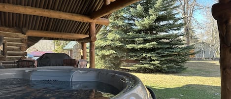 Hot Tub-available year-round