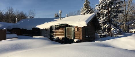 Warm up your toes in a warm cozy cabin, Wild Bill`s Cabin