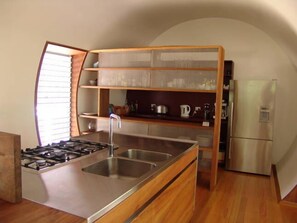 Kitchen and pantry (main pod)
