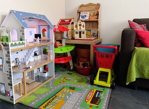 A lot of toys to keep kids busy also in case of rain!