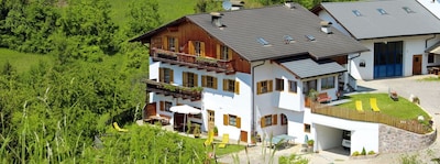 Ferienwohnung Balkon Romantisches Zuhause für Ihren Südtirolurlaub 