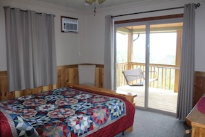 Master Bedroom (Queen)