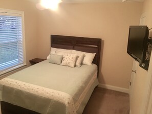 Queen bed with walk in closets, ceiling fans throughout