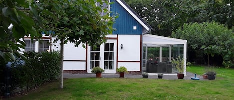 Huis met tuin en serre