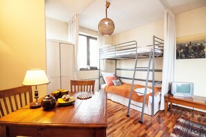 bunk beds in apt 7