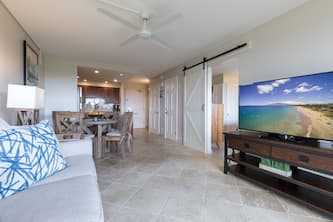 OCEAN VIEWS-REMODELED-WELL EQUIPPED-CLOSE TO THE BEACH-AC-METICULOUS CLEANING
