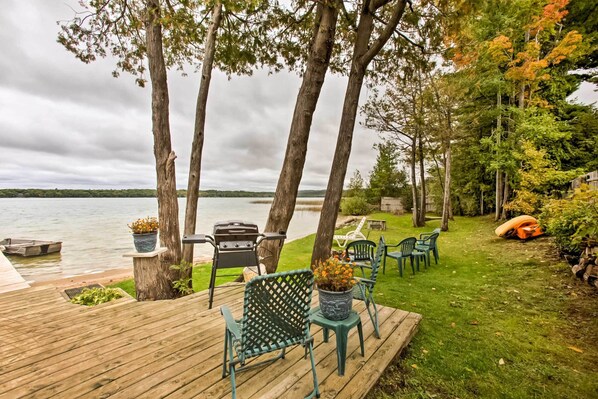 Maple City Vacation Rental | 2BR | 1BA | 600 Sq Ft | Step-Free Access