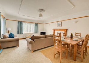 Open plan sitting and dining area