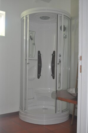 Cabine de douche équipée!