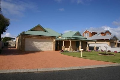 Dunsborough - retreat by the shores of the bay