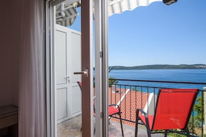 Balcony & sea view