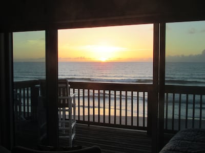 Amazing Apartment On the Beach 