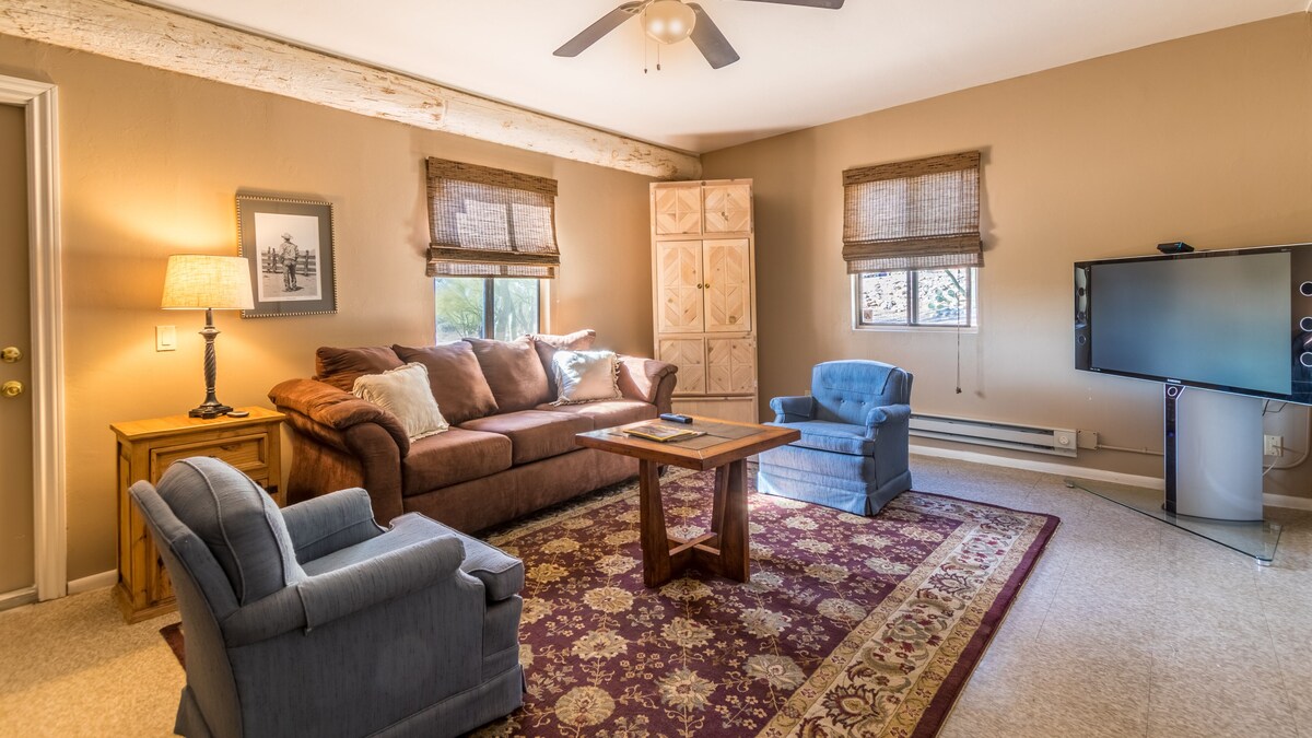 “CASITA NARANJA” GUEST HOUSE NESTLED IN LUSH DESERT OF NE TUCSON FOOTHILLS