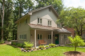 view of the cottage from the driveway