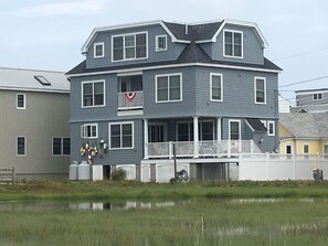 Flip Flop Cottage. High tide. Back view.