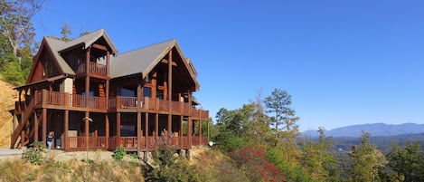 Screamin' Eagle Lodge - high above Pigeon Forge