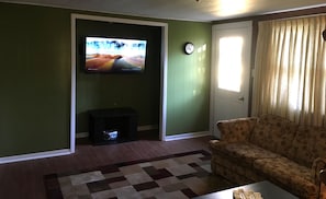 TV room with streaming Internet and cable