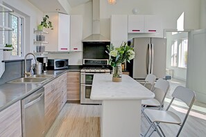 kitchen and amenities