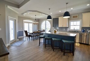 kitchen &amp; dining room