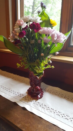 Complementary Cut Flowers (seasonal)