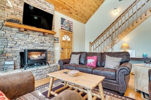 Living Room | Free WiFi | Expansive Mountain Views