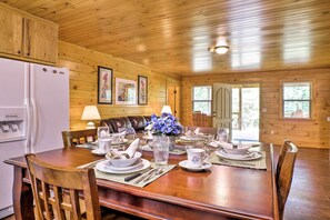 Dining Area | Dishware/Flatware