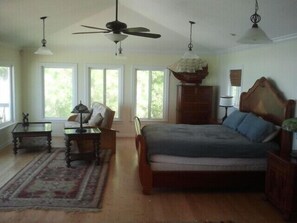 Master Bedroom with Cal. King bed and 1 double futon bed 