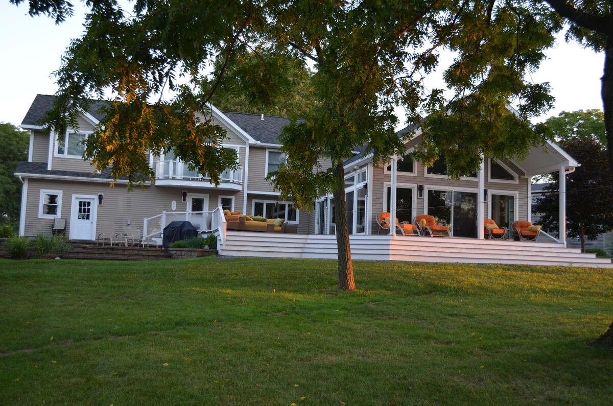 Book this Beautiful Cayuga Lake Front Home this fall and save!