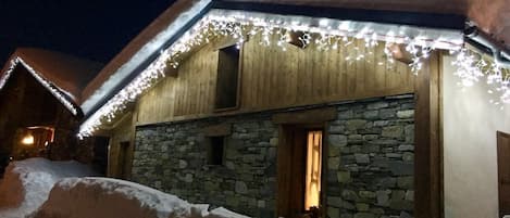 chalet la nuit