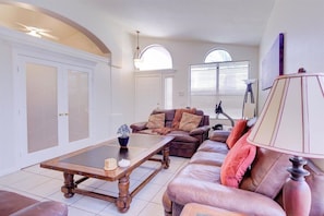 Cheerful living room with leather furniture