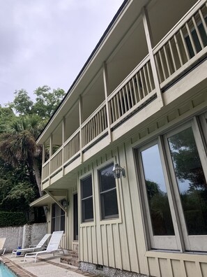 BALCONY WITH ROOF