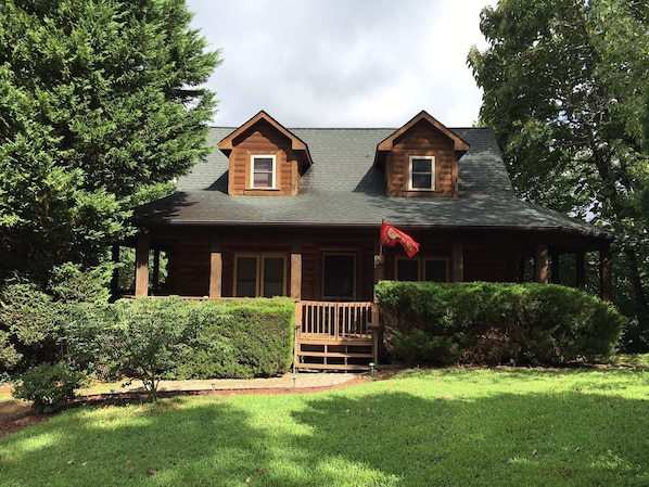 Silver Tree Cabin, rear decks with views and 3 sided cover porch for relaxing.