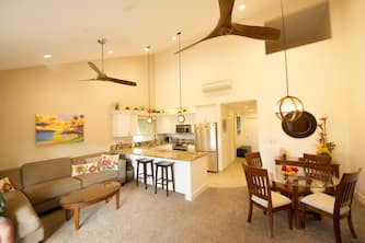 WOW!!! Great Winter Special Minutes from the Beach. NEW AC for your Perfect Stay