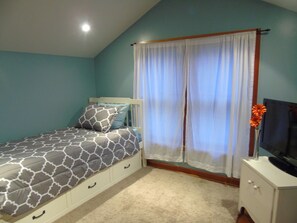 Twin bed with trundle closed