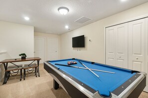 21_Loft_Area_with_Pool_Table_0721.jpg