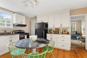 Kitchen (Fully Equipped)