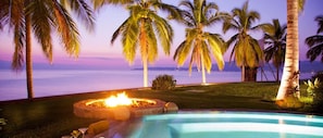 4 amazing beachfront hot tubs