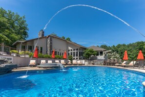 Heated Saline Pool, Hot Tub. Pool is open Memorial Day weekend - September 15th