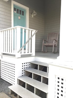 Entry porch just 4 steps from the driveway