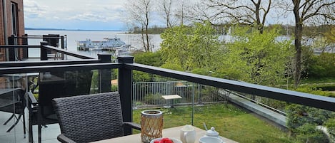 wunderschöner Blick auf das Salzhaff und Hafen