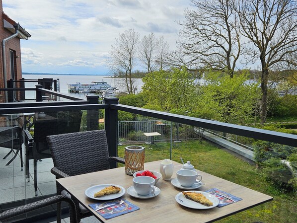 wunderschöner Blick auf das Salzhaff und Hafen